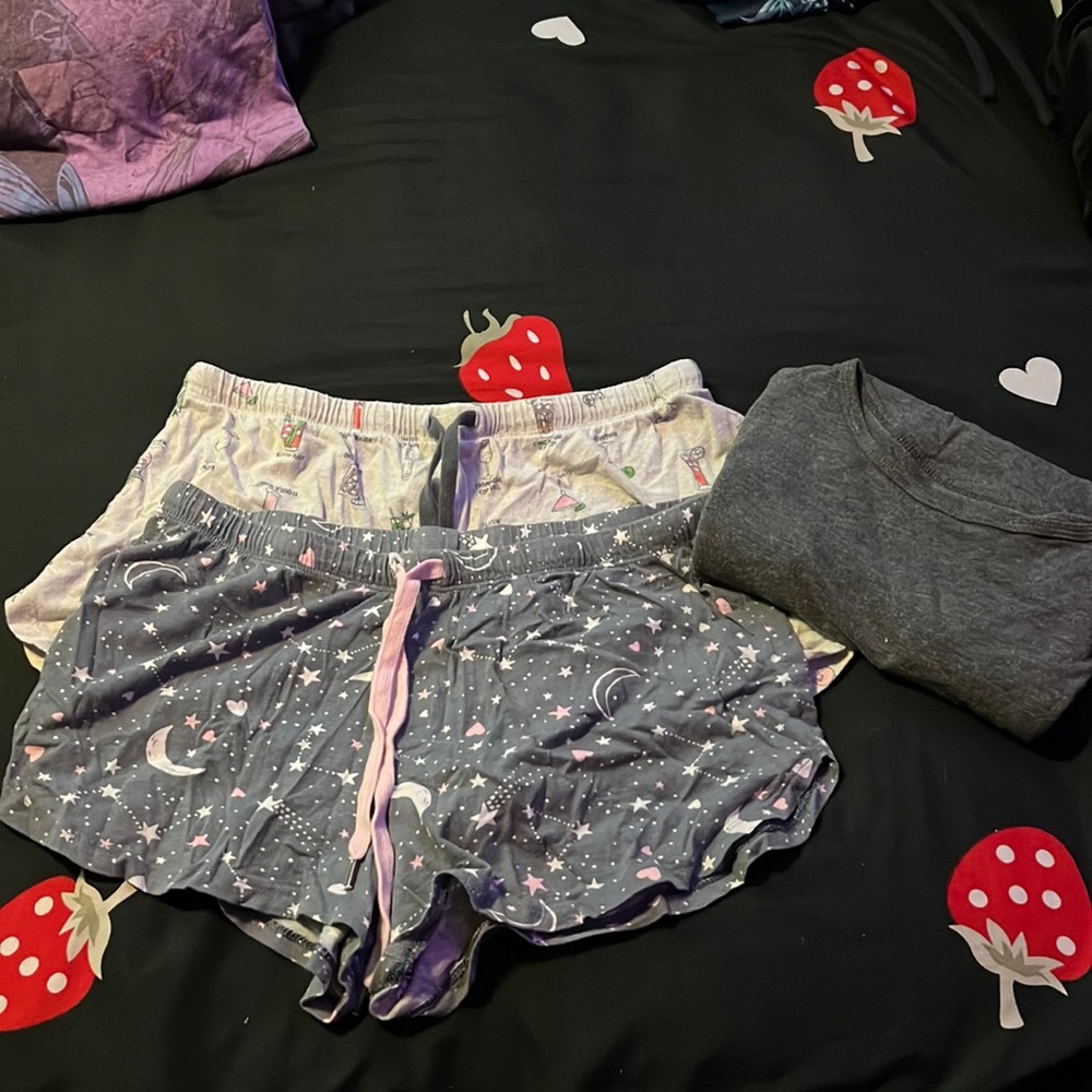 Mudd Set of pjs. ( this is together can’t be separate ).